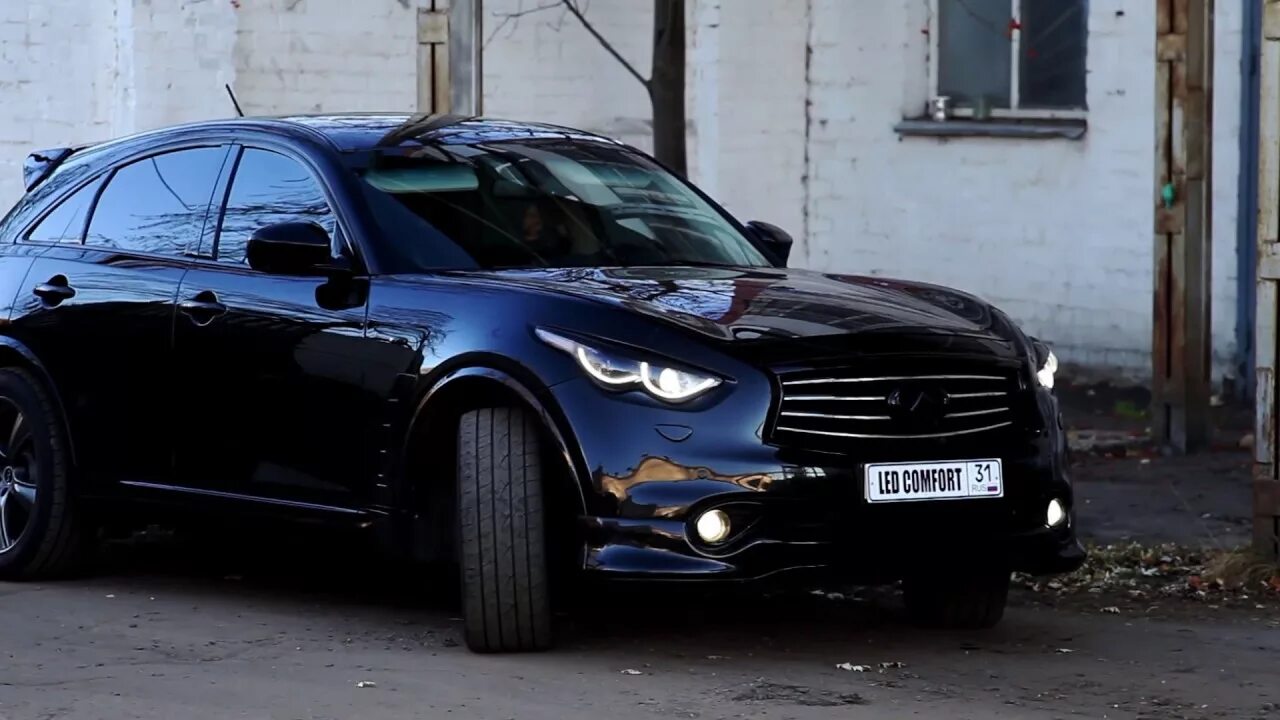 Инфинити закрывается. Инфинити ФХ 37 без рейлингов. Infiniti fx37 без рейлингов. Инфинити фх37 занижен. Infiniti qx70 фары.