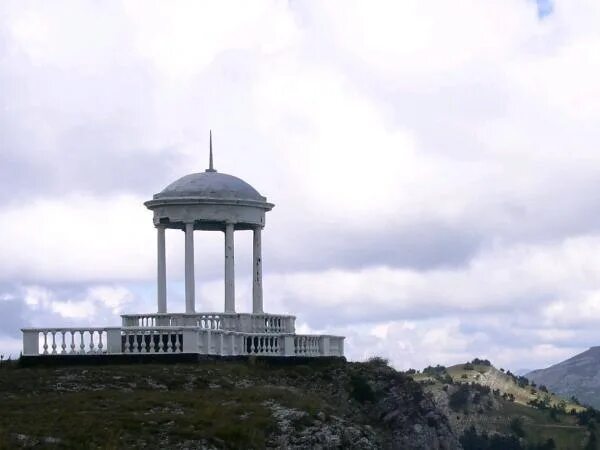 Какую ротонду построили в Крыму для Никиты Хрущева: парящая в воздухе Беседка ве