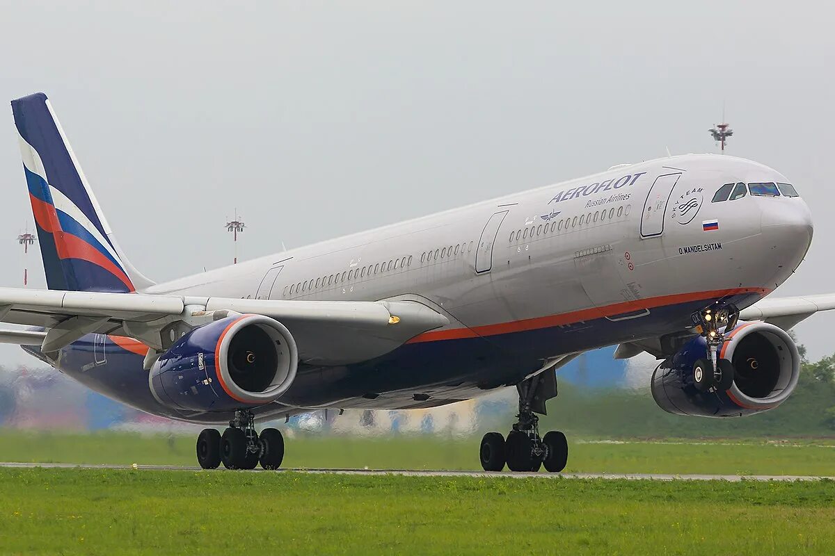 Su aeroflot. Аэробус а330 Аэрофлот. Аэробус а330-300. Airbus a330-300 Аэрофлот. Самолет Аэробус а330 Аэрофлот.