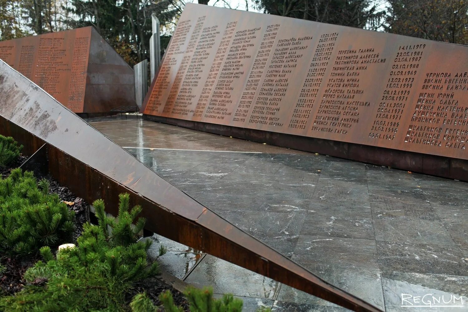Мемориал памяти поиск. Мемориал сад памяти. румболовская гора мемориал. румболовская гора всеволожск мемориал. сад памяти всеволожск.