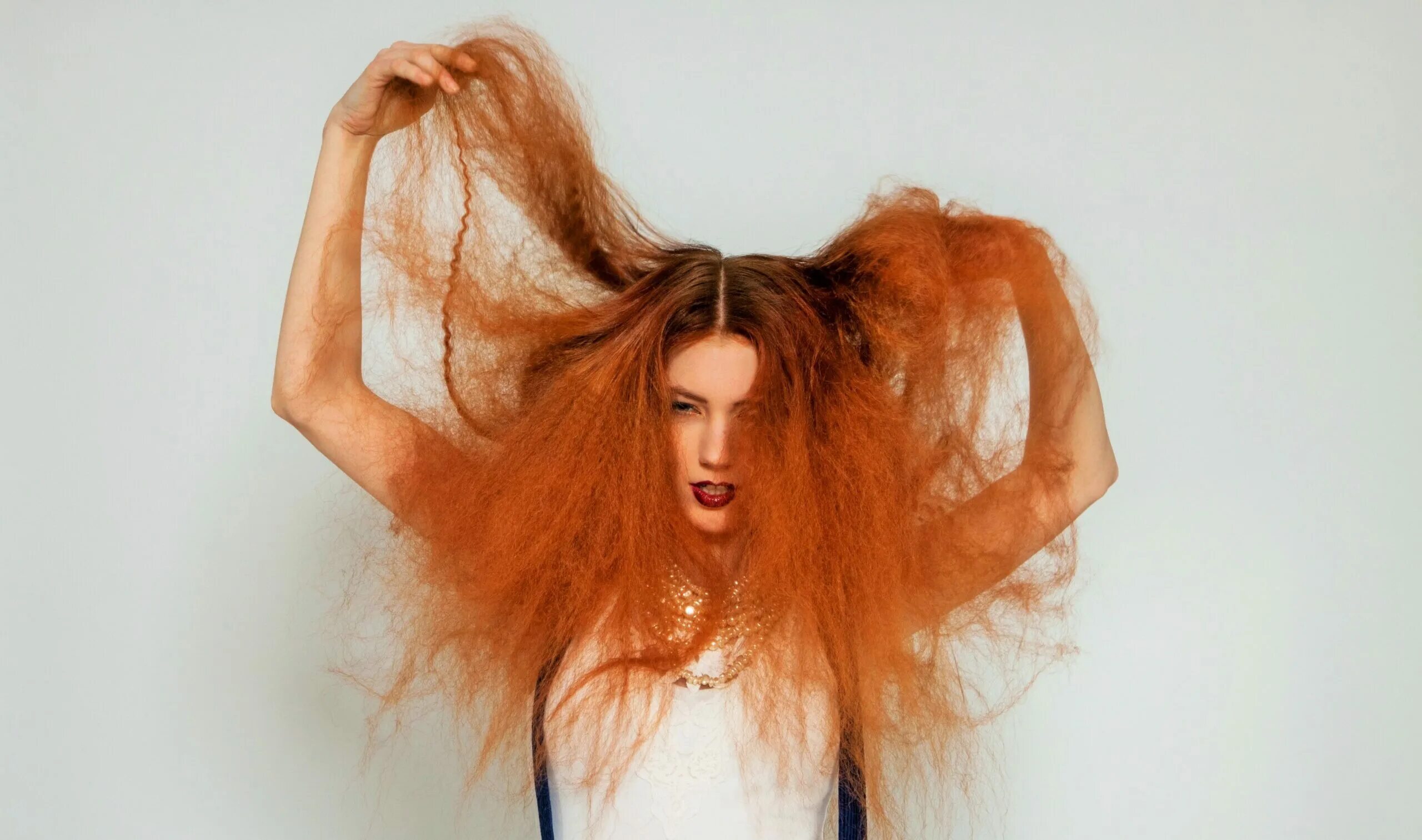 Как сделать волосы сухими и пушистыми. Смешанные волосы. frizz hair. как сделать пушистые волосы. фриззи эффект.