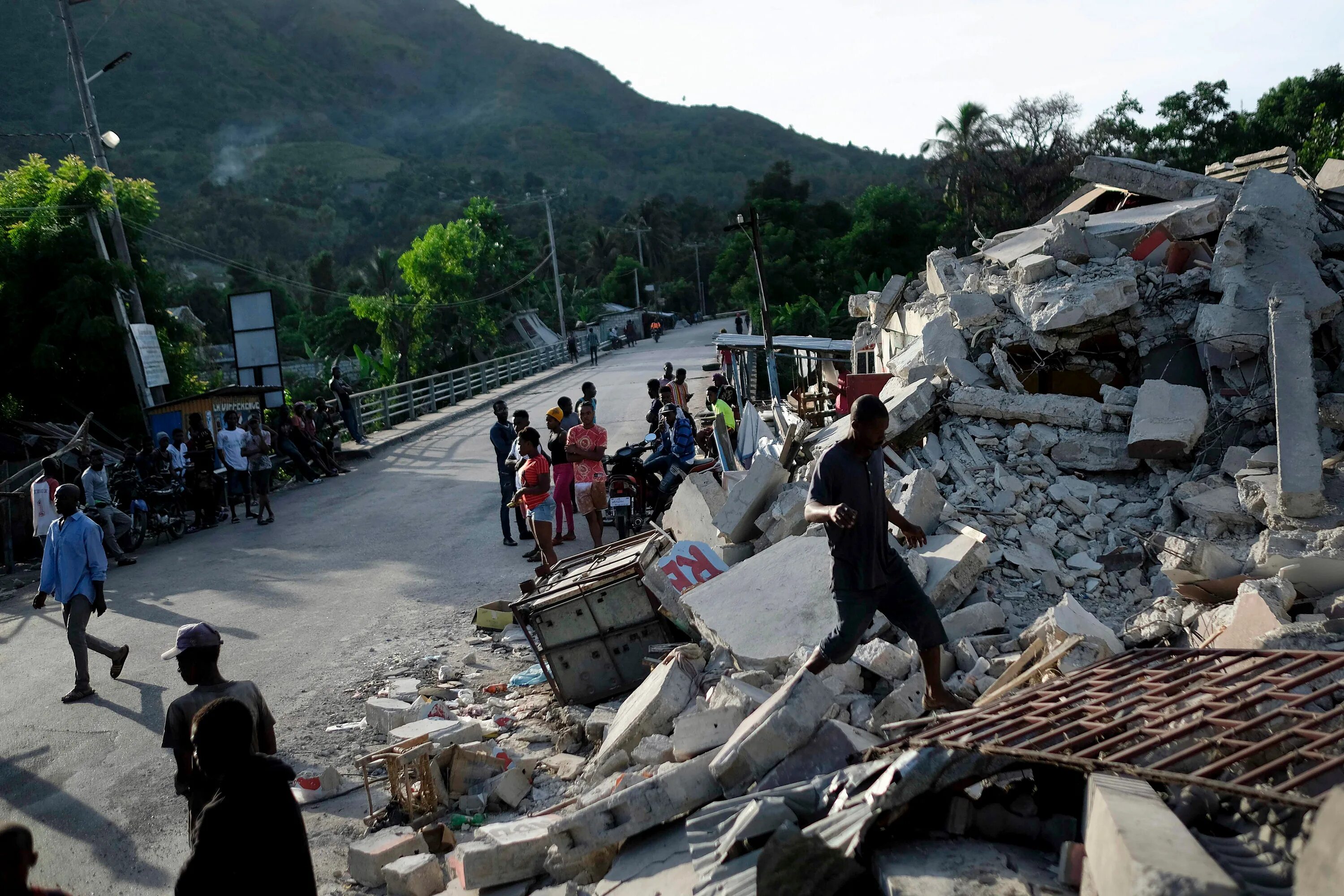 Землетрясение на Гаити 2021. Землетрясение на Гаити в 2010 порт-о-Пренс. Землетрясение на Гаити 2010 президентский дворец. Землетрясение видел