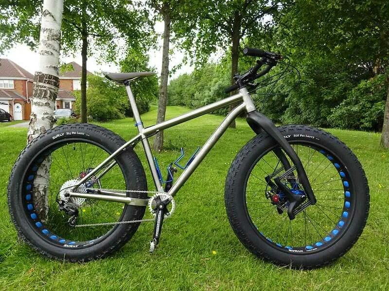 Велосипед fatbike 26. Рулевая фэтбайка. Фэтбайк аляска 3. Крылья на фэтбайк 26 4. Рулевая фэтбайка.
