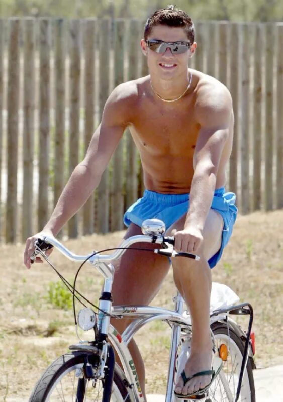 Себастьян рульи. Men exposed. Яйца спортсменов. Кир мушина. Private dicks: men exposed фильм 1999 члены.