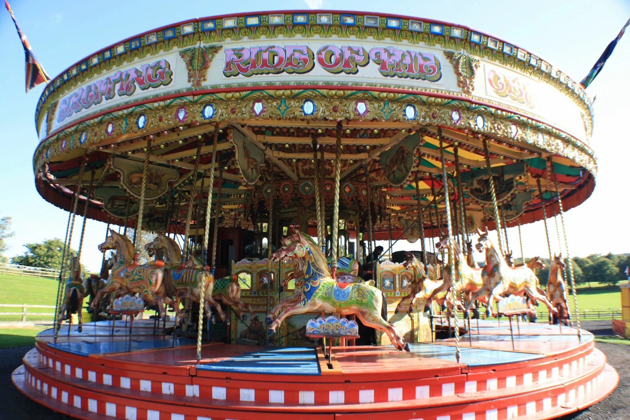 Everybody go round round. Merry go Round аттракцион. Карусель Amusement Park. Merry go Round Карусель Manga. Французская Карусель парк Домодедово.