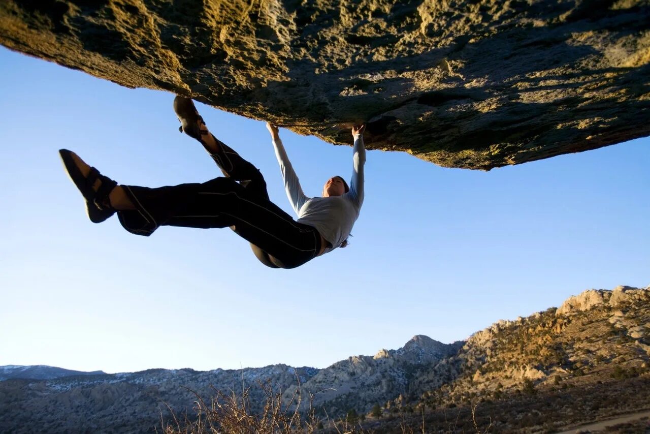 Способность к самосохранению. Экстремальные виды спорта. Боулдеринг. Экстрим человек. Прыжок с тарзанки.