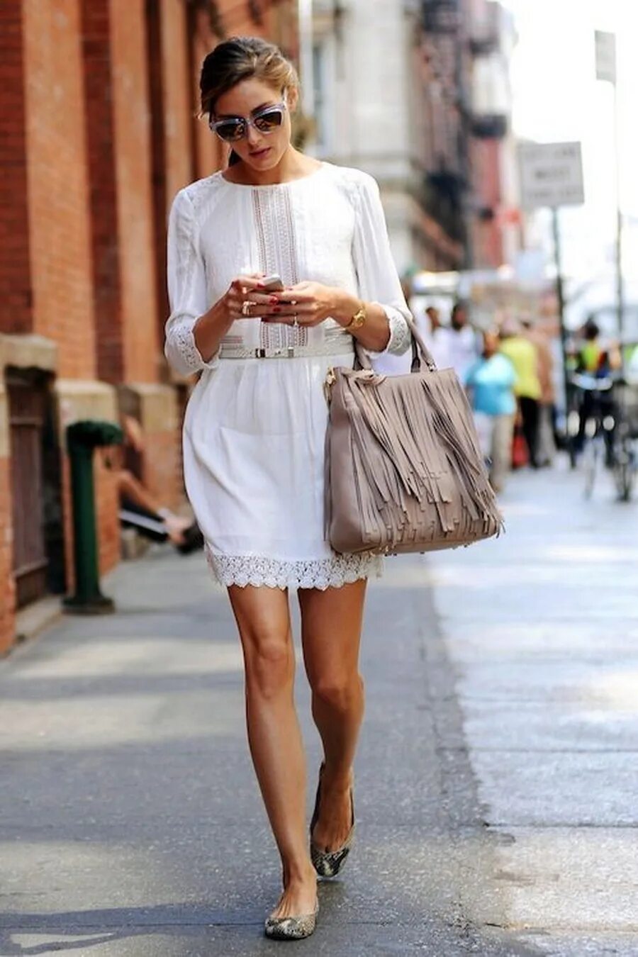 Платья с открытой спиной и без лифчика. Что одеть под открытое. Украшения под платье с v-образным вырезом. Что одеть под открытое. Платье с глубоким декольте.