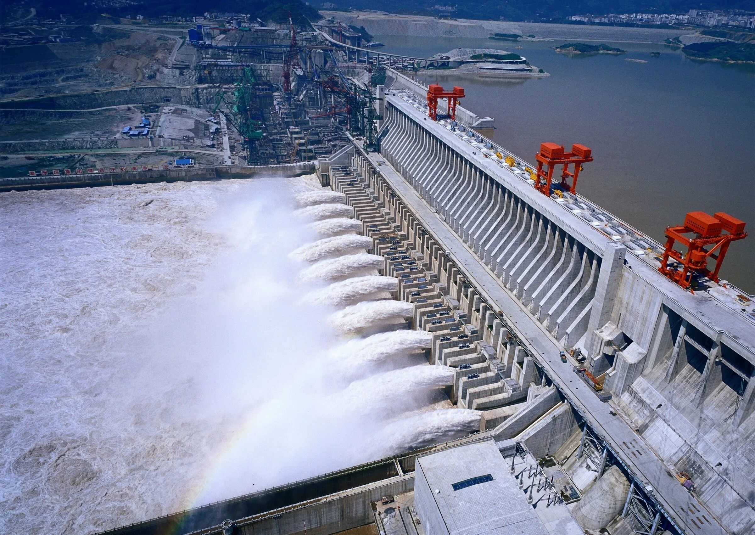 В каком районе находится крупная гэс. Три ущелья ГЭС. ГЭС на Янцзы. Три ущелья ГЭС Янцзы. ГЭС «три ущелья» судоподьемник.