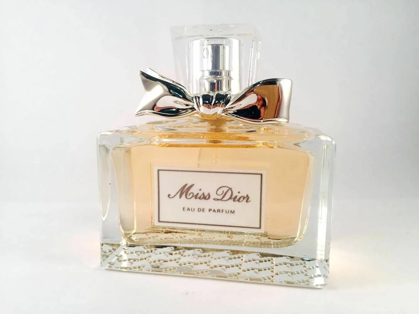 Золотое яблоко купить туалетную воду. Miss Dior - Miss Dior. Christian Dior Parfum 2023. Диор Мисс диор. Dior Miss Dior originale.