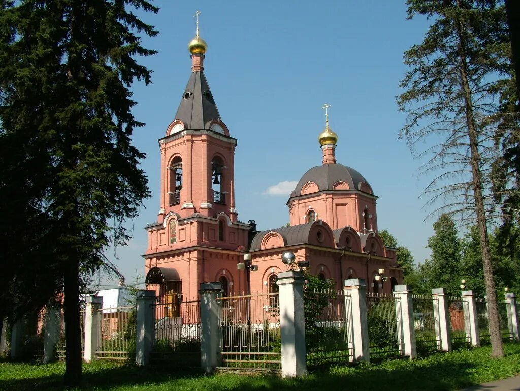 Храм дмитрия солунского восточный. Храм димитрия солунского в пос восточный. Храм дмитрия солунского восточный. Храм святого великомученика димитрия солунского. Храм дмитрия солунского восточный.