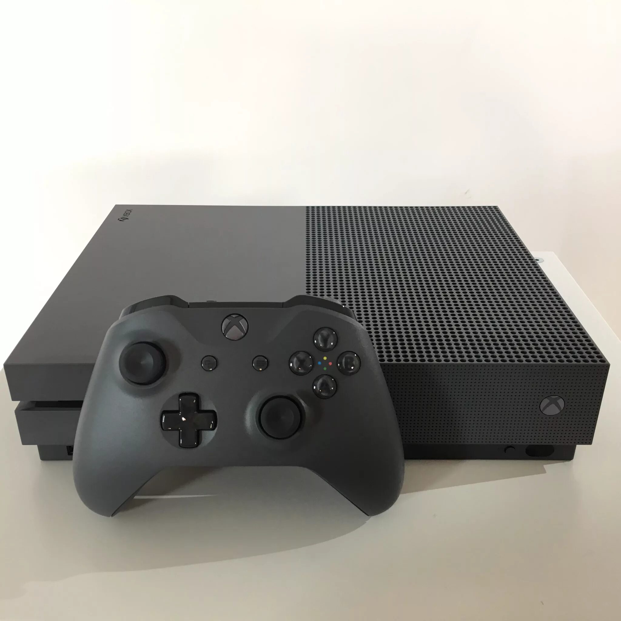 Купить приставку xbox one. Xbox one s 500gb. Xbox one s черный. Xbox one 500 ГБ. Xbox one 1.