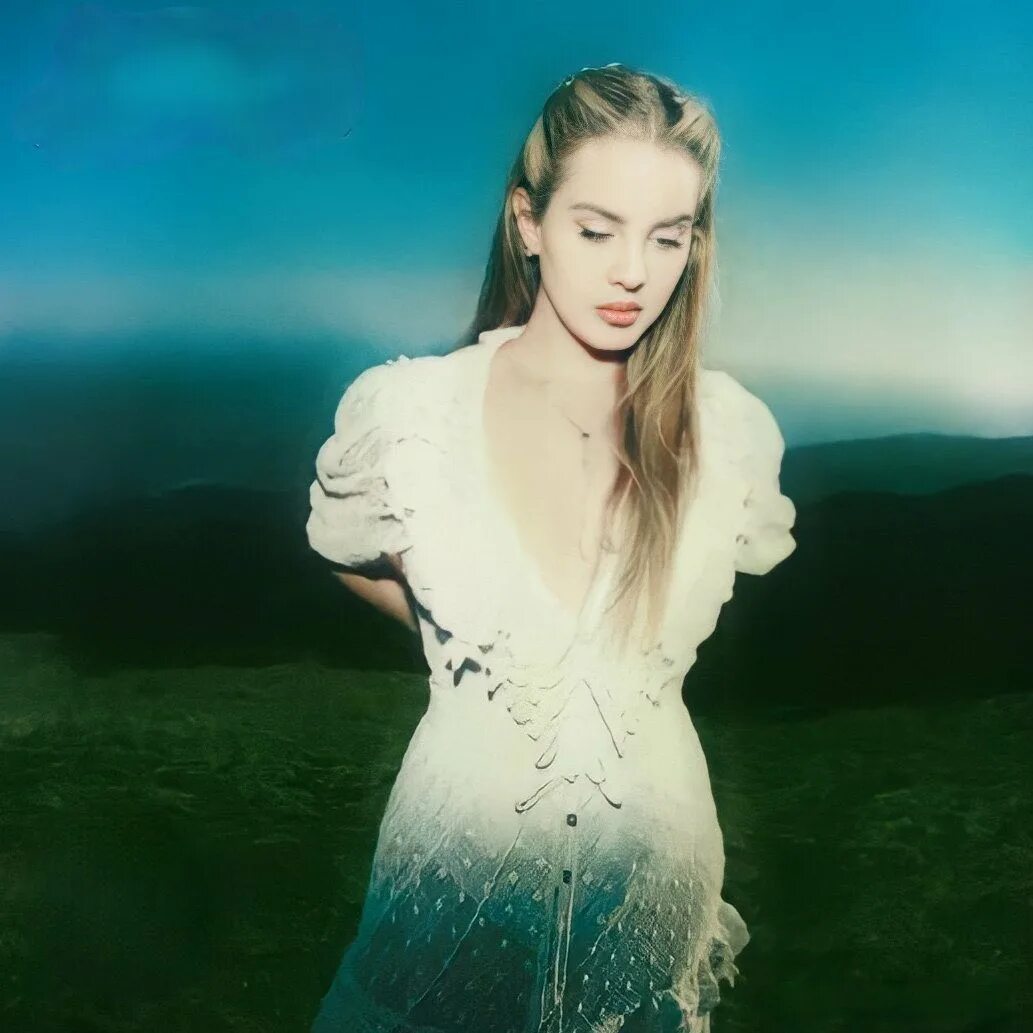 Lana del rey chemtrails over the country club 2021. Lana del rey chemtrails. Lana del rey chemtrails over the country club 2021. Виниловые пластинки lana del rey. Lana del rey chemtrails.