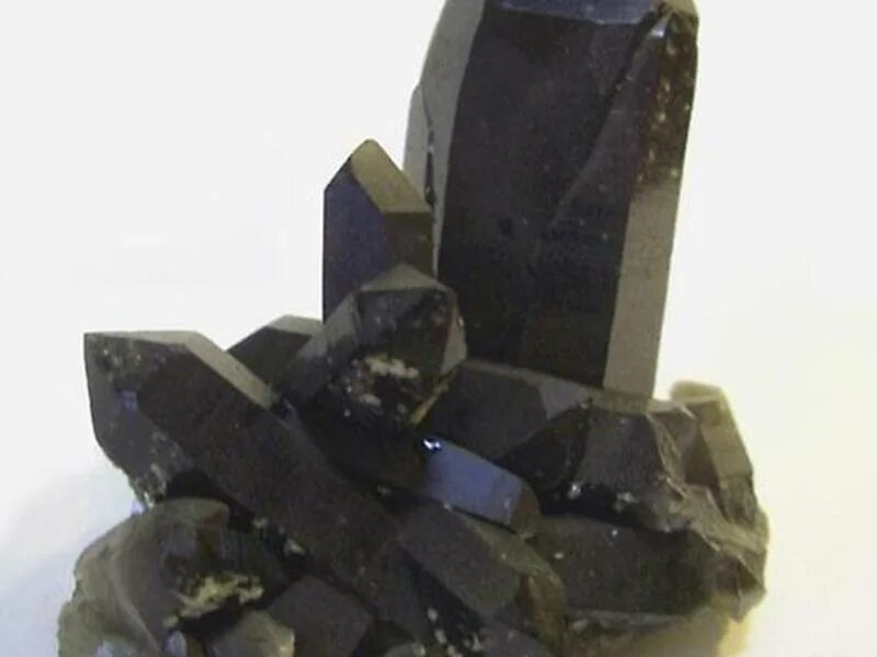 Морион черный кварц. Кварц черный минерал. Морион черный кварц. Черный кварц камень. Черный морион.