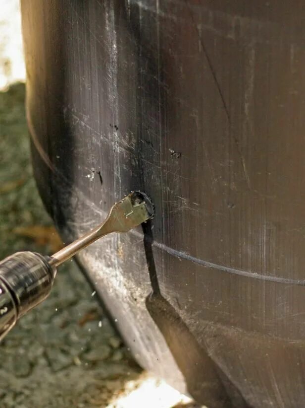 Кран для врезки в бочку. Диаметр отверстий в пластиковой бочке. Пластиковые бочки для воды. Пластиковые бочки для воды. Сварка пластиковых бочек.