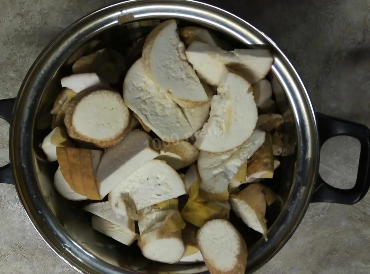 Маринованный Крымский белый гриб в картинках. Грибы белые маринованные на тарелке фото. Положите гриб. Сколько варить белые грибы для маринования.