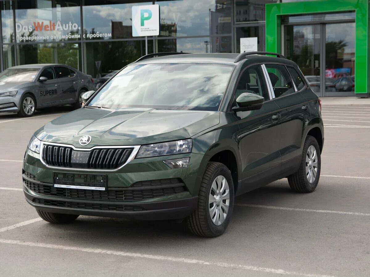 Шкода 2022 купить. Skoda 2022. Skoda Karoq 2022. Skoda Karoq зеленый.