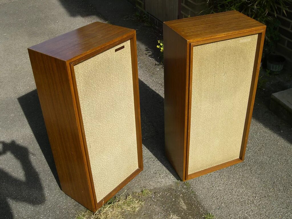 Tannoy gold. Tannoy Gold 8. Tannoy Gold 7. Tannoy Red. Колонки Tannoy Gold.