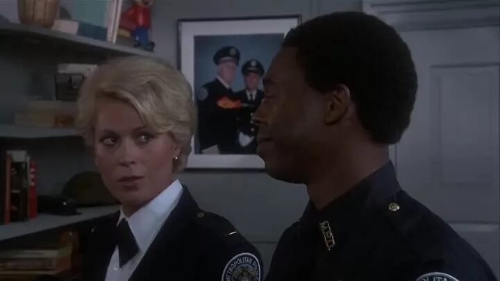 Капитан лассард полицейская академия. Полицейская академия 5 место назначения. Полицейская академия # 5 место назначения – майами бич = 1988 постеры. Полицейская академия 5 постер. Полицейская академия 5: место назначения – майами бич фильм 1988.