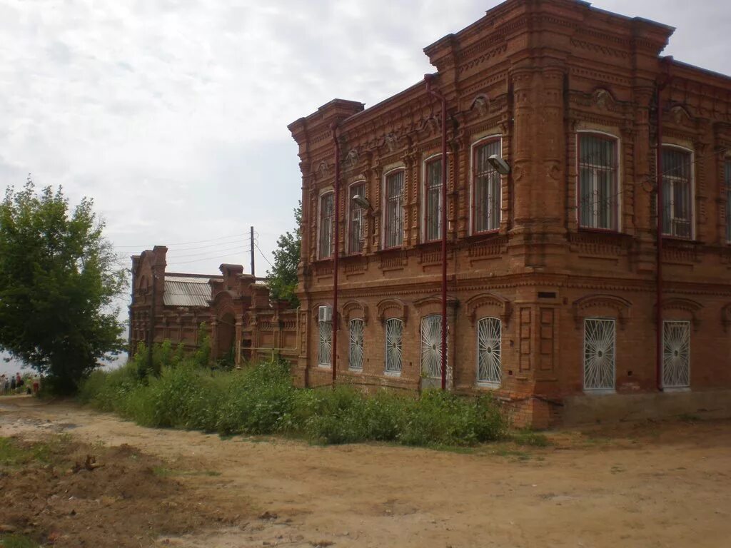 Сайт дубовка волгоградской. Купеческий дом в Дубовке Волгоградской области. Дом купца Артамонова Дубовка. Усадьбы Купцов Дубовка Волгоградская область. Дубовка - Купеческий город.