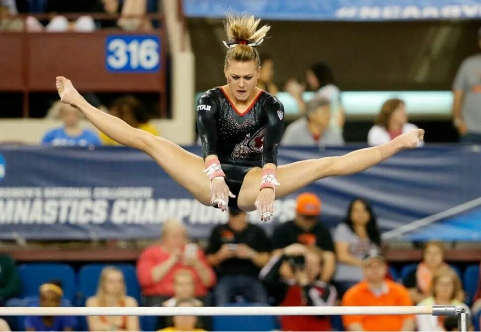 Прически для спортивной гимнастики. Прически спортивных гимнасток. Прически для спортивной гимнастики на длинные волосы. Прическа для спортивной гимнастики. Гимнаст с длинными волосами.