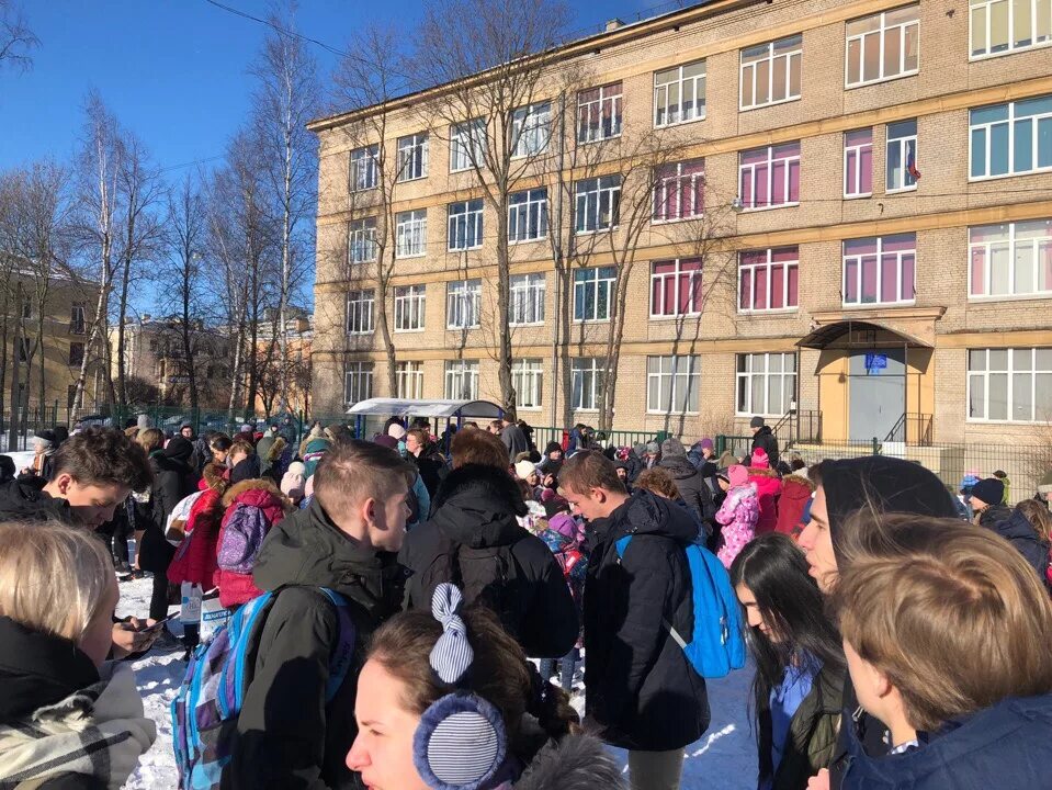 Школа 143 красногвардейского. Санкт-петербург средняя школа 143. 143 школа пискаревский 13. 143 школа казань. 143 школа казань.