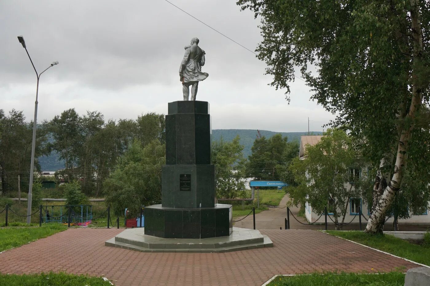 Г николаевск на амуре ул. Памятник Невельскому в Николаевске на Амуре. Николаевск Хабаровский край. Город Николаевск на Амуре Хабаровский край. Памятники города Николаевск на Амуре.