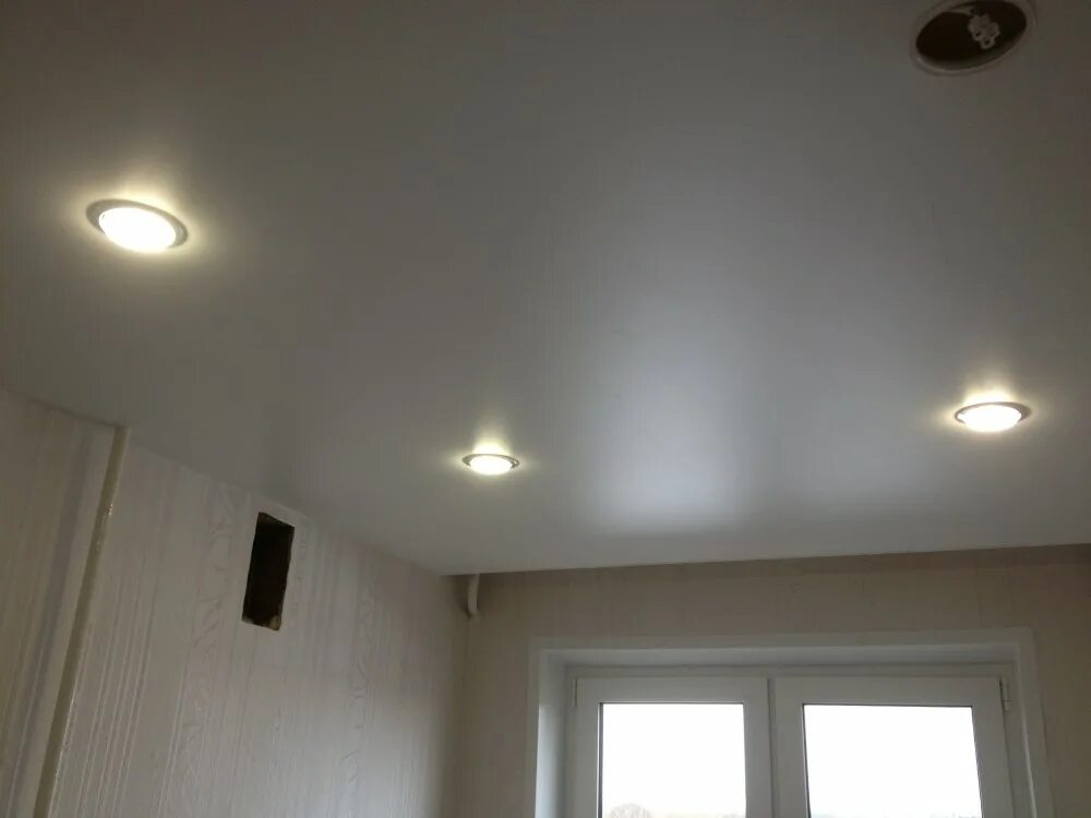 натяжные потолки волгоград установка. потолок под ключ. бесшовный натяжной потолок. натяжные потолки екатеринбург. натяжные потолки волгоград.