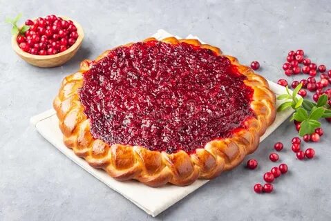 Пирог с калиной из дрожжевого теста