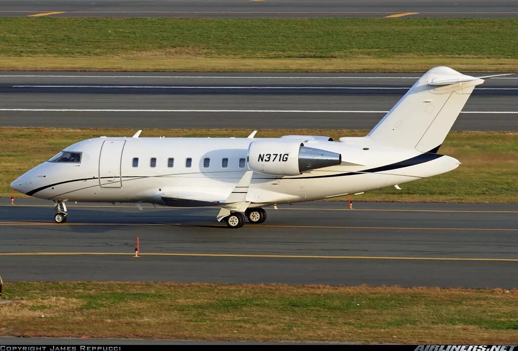 Canadair cl-600. 600 самолетов. Cl-600 artemis самолет. бомбардир челленджер 604. бомбардир челленджер 600.