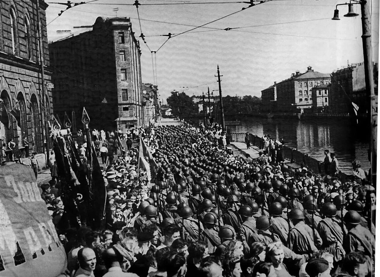 После победы второй. Ленинград 1945. Ленинградский парад Победы 1945. Санкт-Петербург после войны 1945.