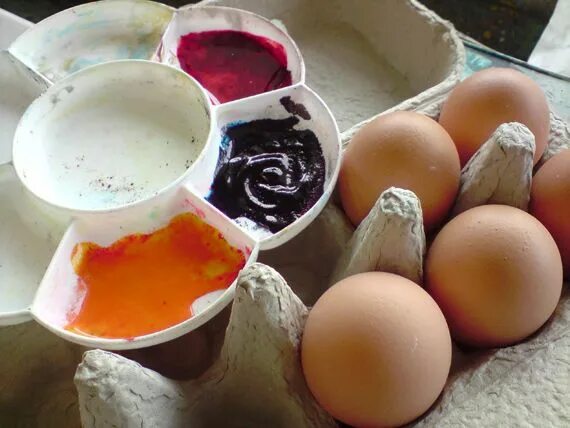 Краски на яичном желтке. Темперные краски для иконописи. Яичные краски. Яичная темпера краски. Краска на яичном желтке.