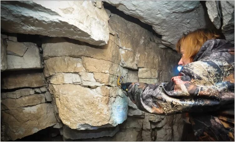 Замкнутые пещеры. Альпинист арон ралстон. Спелеологи в пещере. Люди пещеры 6. Спелеотуризм туризм в крыму.