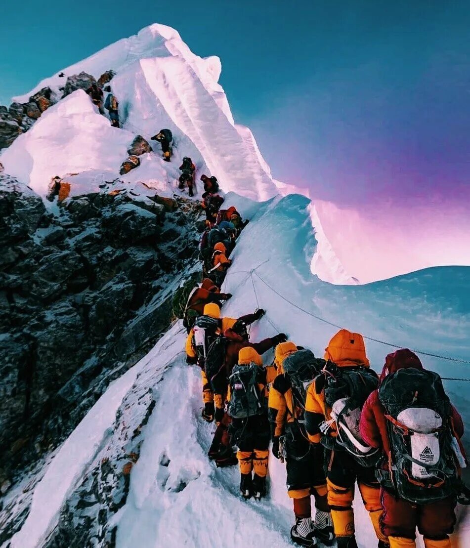 Каждый кто был в горах. Вершина Джомолунгма Эверест. Восхождение на Эверест. Эверест гора восхождение. Блиновская Эверест восхождение.