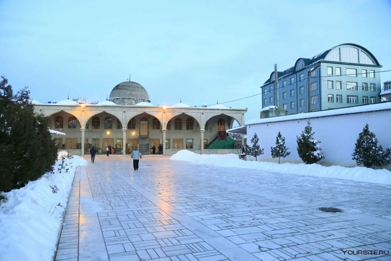 Джума мечеть Буйнакск. Центральная мечеть Буйнакска. Центральная Джума-мечеть Дагестан. Город Буйнакск Республика Дагестан.