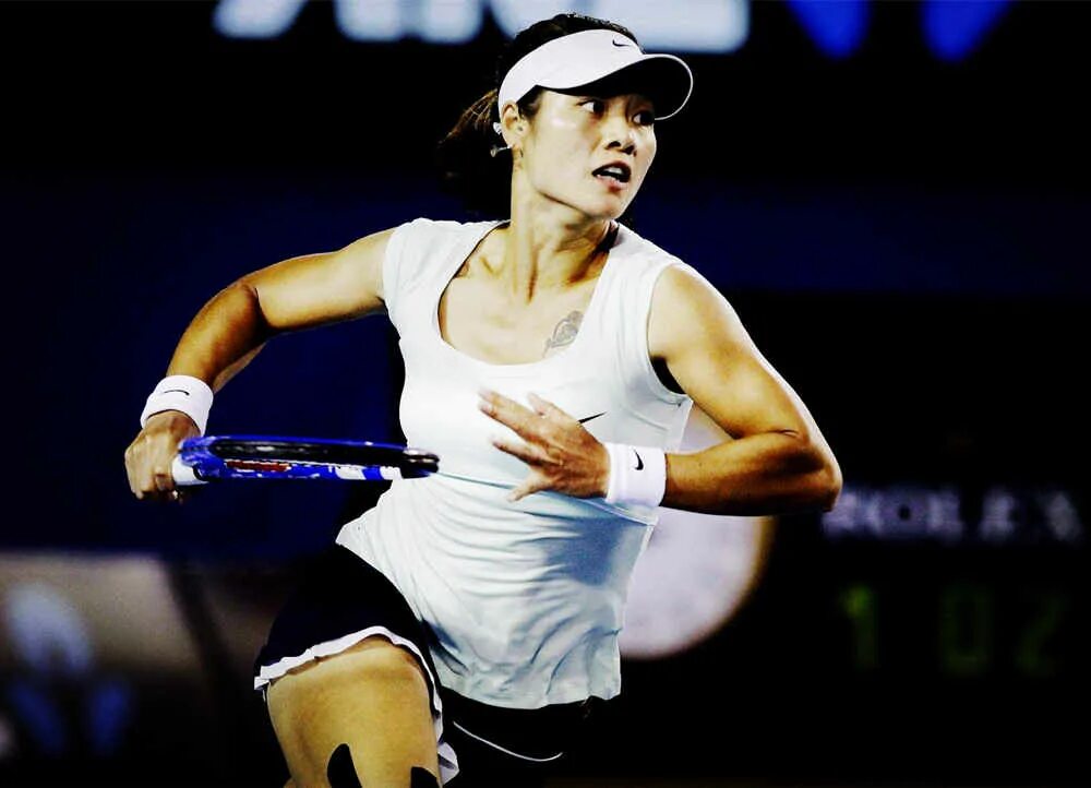 Li na tennis. Ли на зарубежных сайтах. Китаянка ли на теннис. Ли на зарубежных сайтах. Ли нейлон теннисистка ли на.