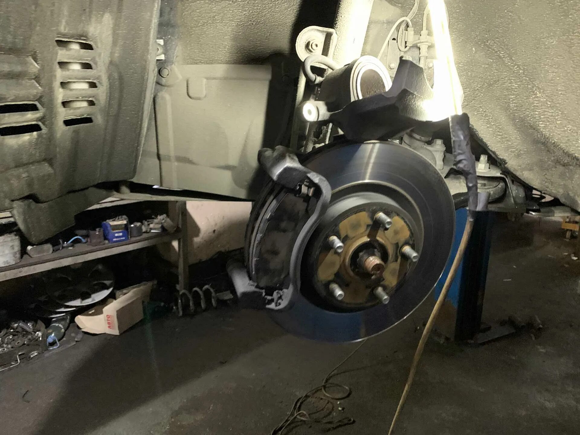 тойота рав 4 2018 года передние колодки. замена передних тормозных колодок рав 4. тормозные колодки тойота рав 4. тормозные колодки на рав 4. замена передних колодок на рав 4 2018.