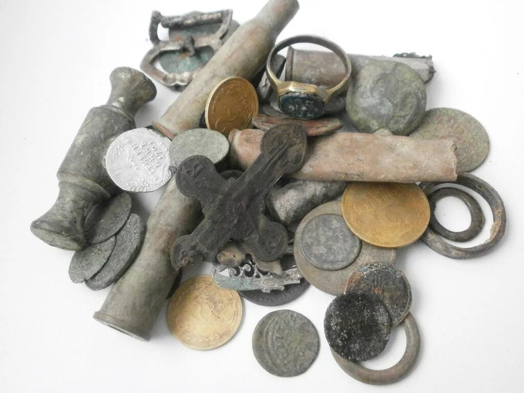 Клады и находки. Рассказ о находках археологов. Описание находок. Элементы конской упряжи старинные. Клад монет.