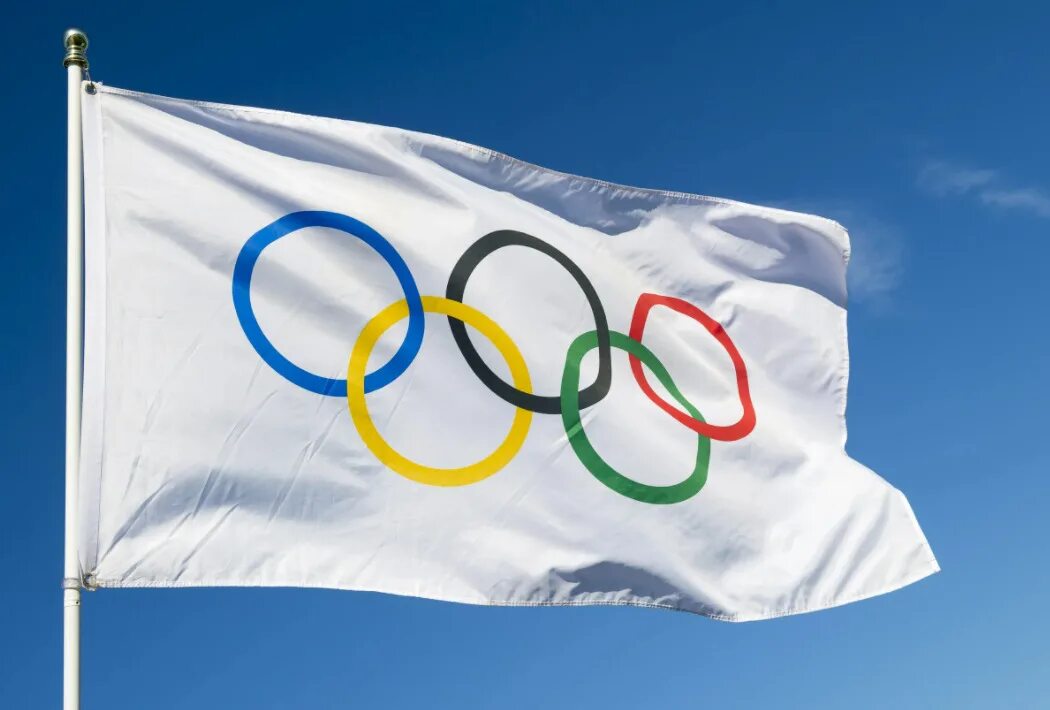 Флаг российского олимпийского. Олимпийский флаг. Олимпийский флаг Токио. Олимпийский флаг фото. Флаг олимпийского комитета.