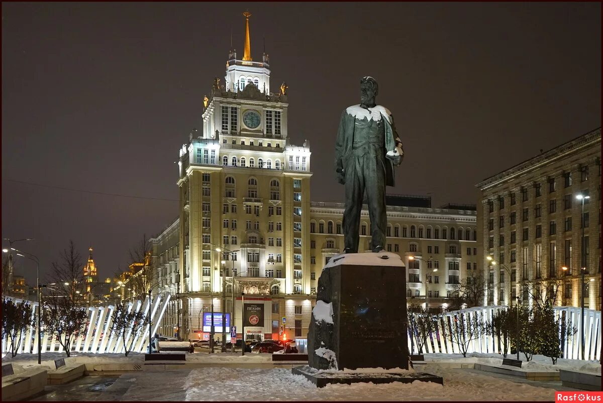 фсс триумфальная площадь. 1, стр. триумфальная площадь 1993. москва триумфальная площадь , д. москва, триумфальная площадь, дом 1.