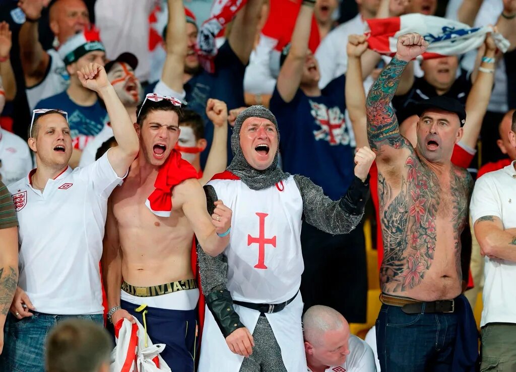 Футбольные хулиганы ультрас. Футбольные хулиганы субкультура околофутбола. Футбольные хулиганы субкультура. Около футбольные фанаты. Футбольные хулиганы ультрас цска.