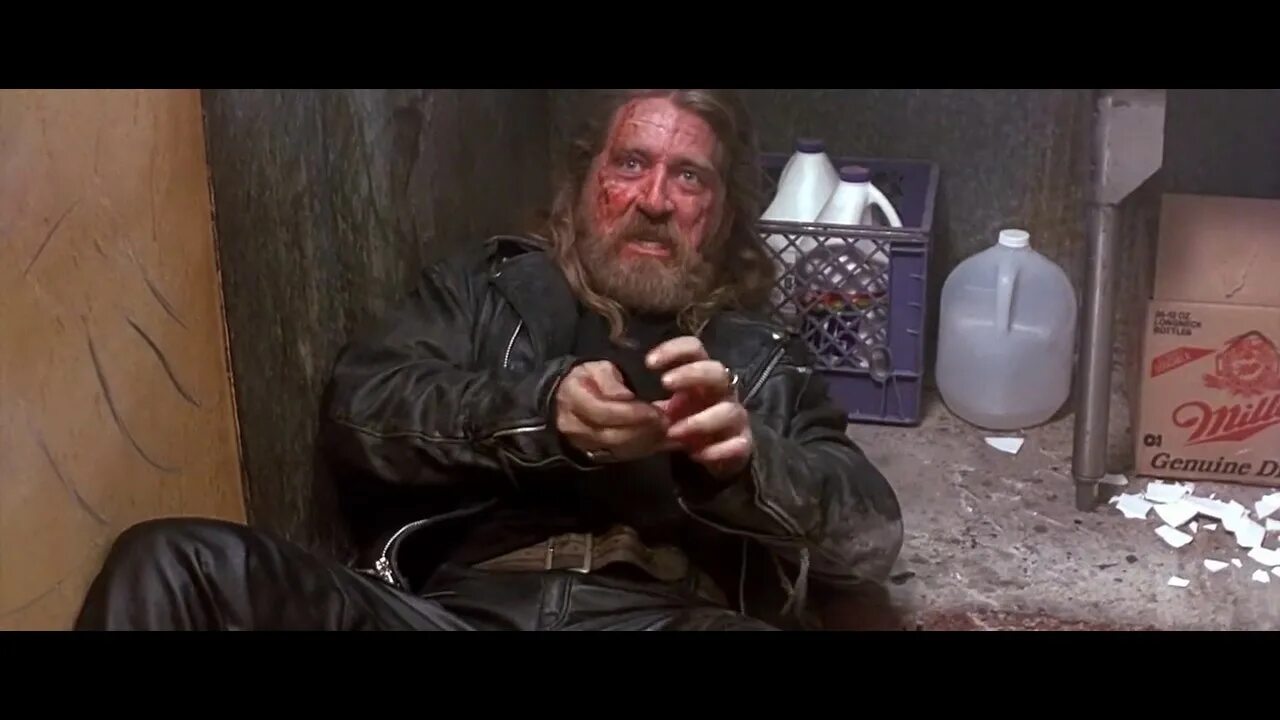 Сцена в баре терминатор 1. Т800 терминатор арнольд в баре. Арнольд шварценеггер терминатор 2 в баре. Терминатор в баре. Арнольд терминатор 2 в баре.