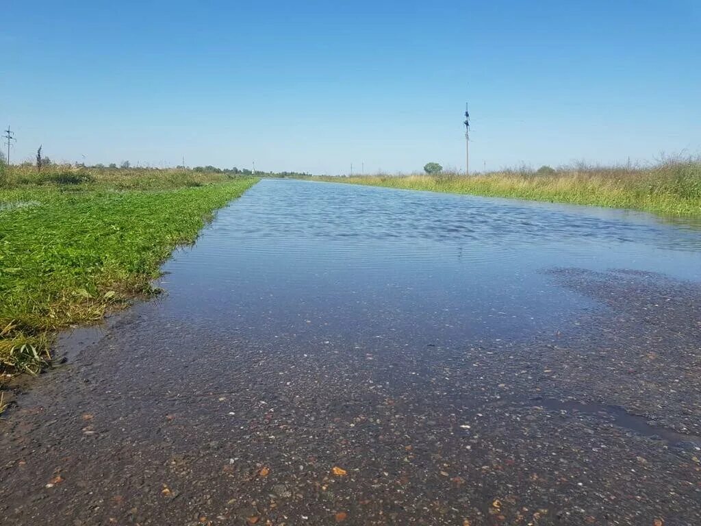Река мрассу мыски. Река томь. Берег в томь река в белогорске. Река томь амурская область белогорск. Река томь кемерово.