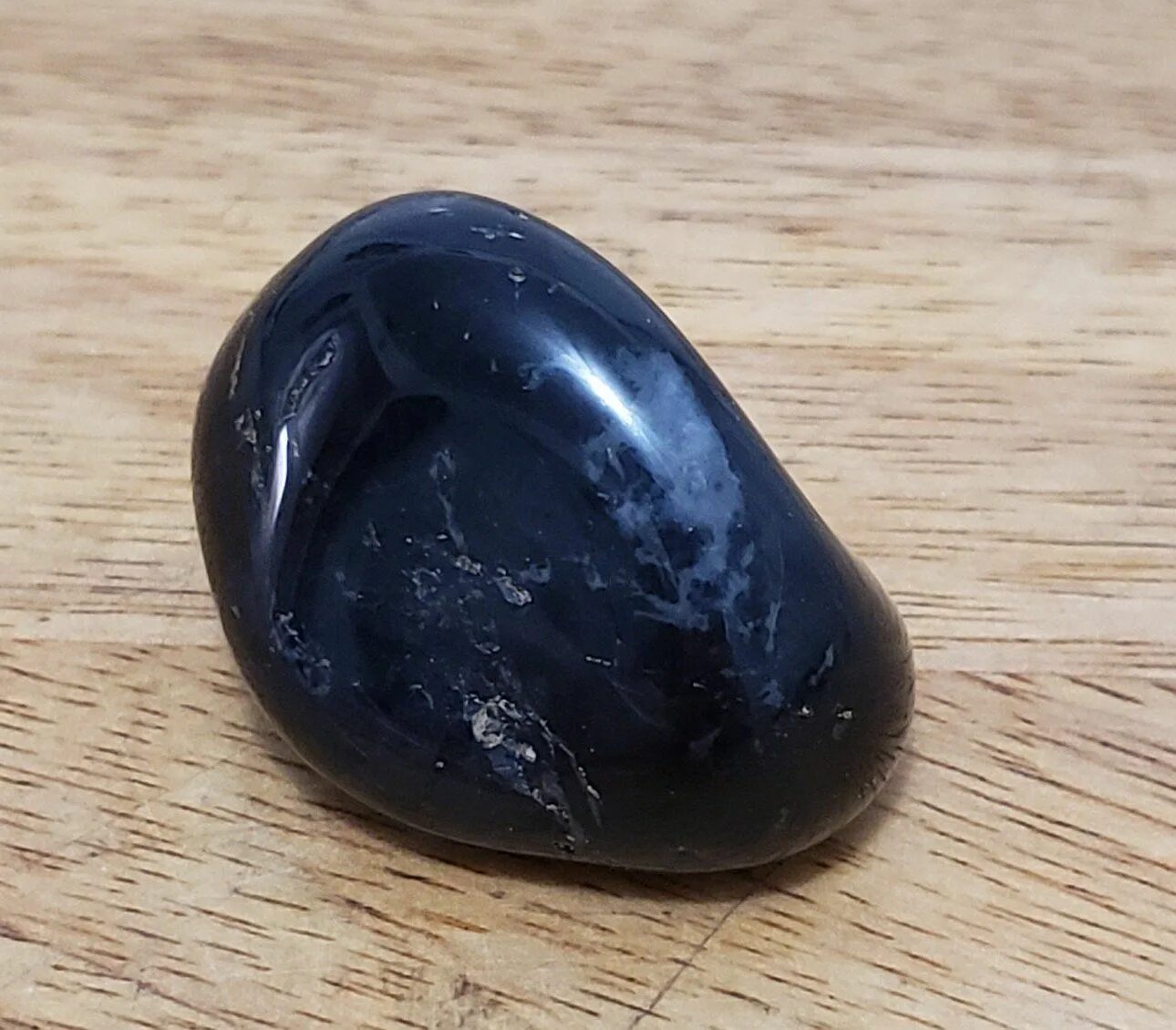 Черный камень читать. Onyx Stone. Оникс камень черный. Черный кварц Оникс. Оникс Onice Black камень.