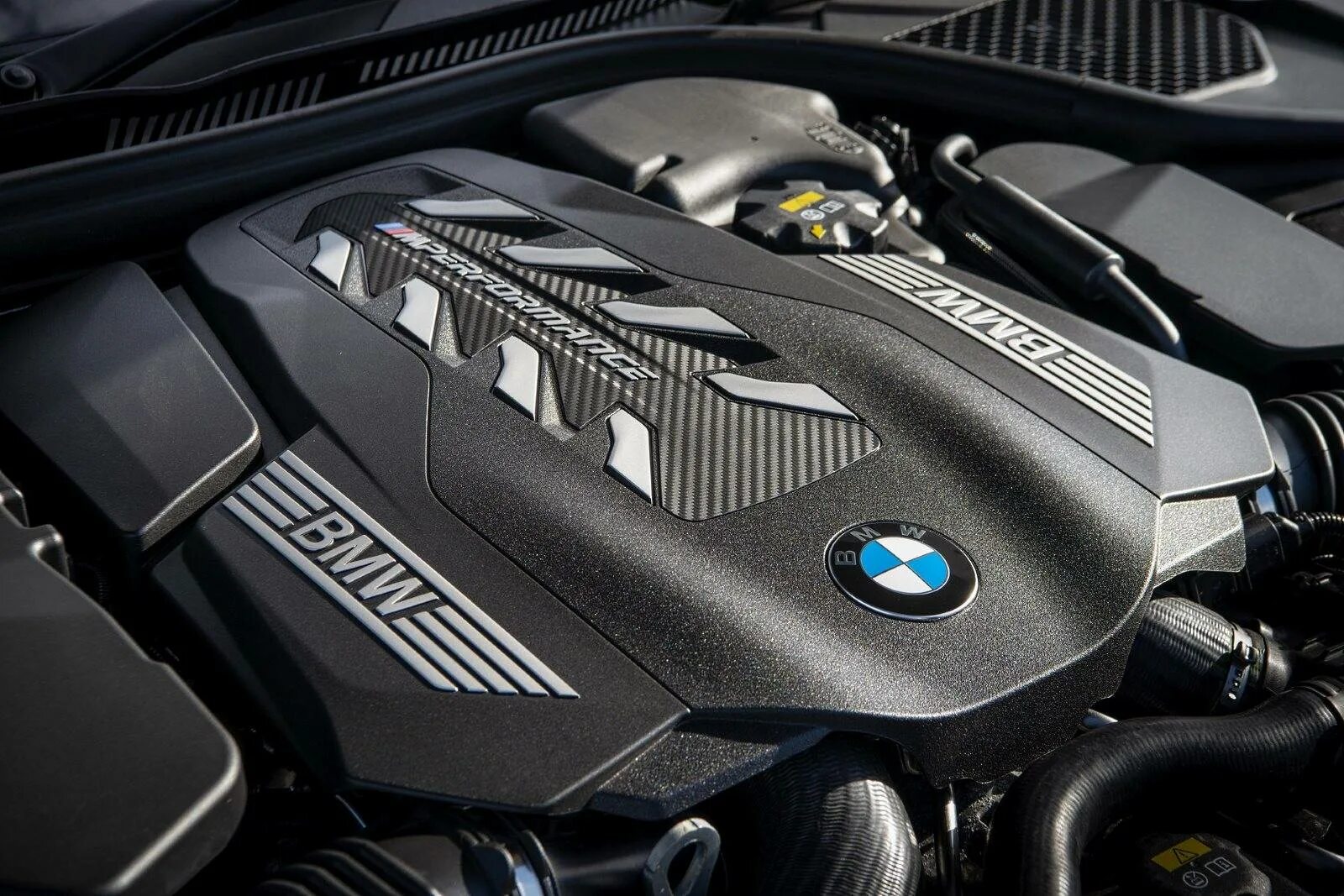 Новые двигатели бмв. BMW m850i мотор. BMW 850i двигатель. Двигатель в БМВ m850i. Мотор BMW M Power.
