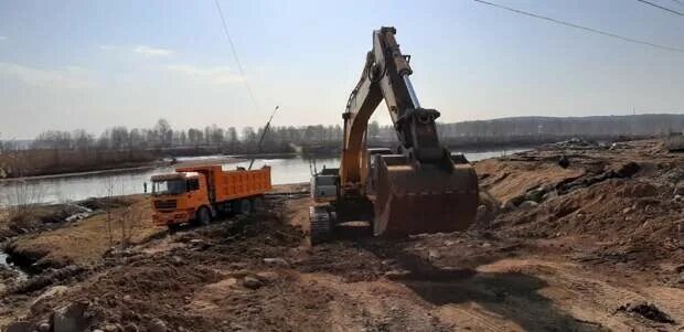 Кто строил дамбу в орске. Дамба в Тулуне. Тулун дамба стройка. Дамба в Шелехово Тайшетский район. Дамба Нижнеудинск.