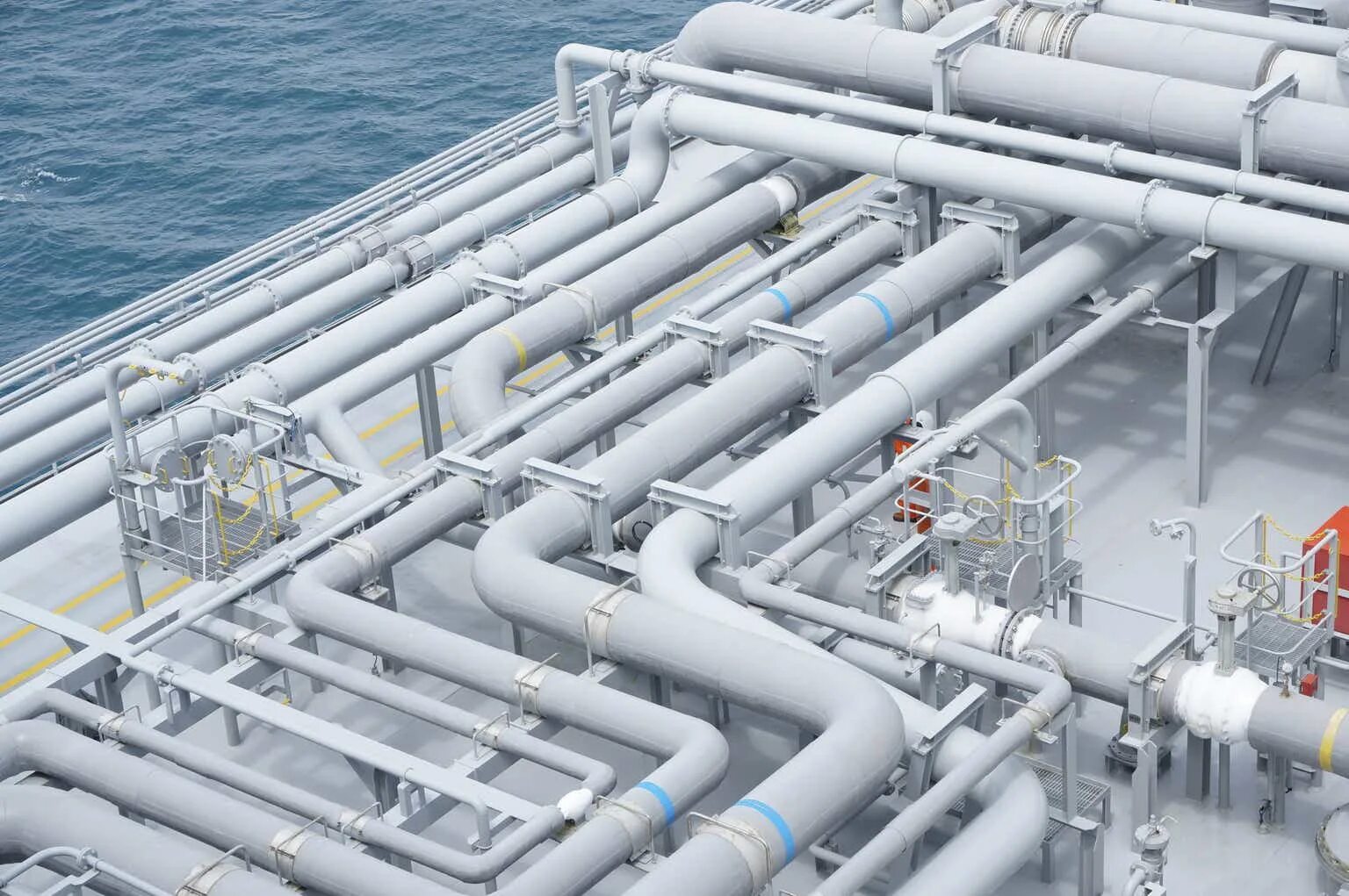 Природный ГАЗ трубопровод. Natural Gas Pipeline. Floating Storage regasification Unit. ГАЗ природный трубы фото.