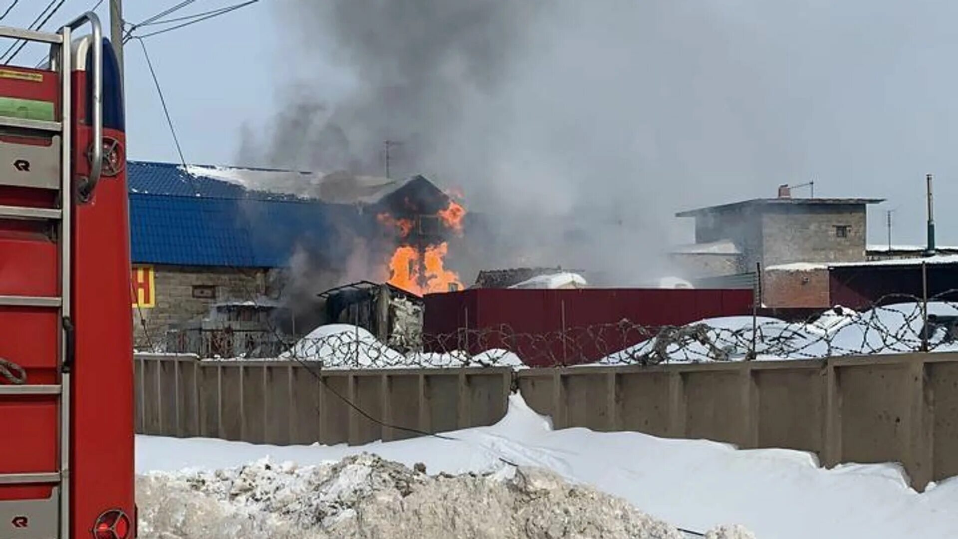 Чкаловск аэродром пожар. Большой коптевский проезд 8. Суперджет пожар шереметьево. В москве ликвидирован пожар в районе лужников. Крупные пожары в аэропорту.