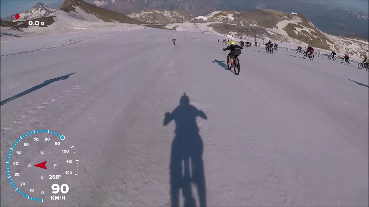 Bike of hell. Mountain of Hell гонка. Mountain of Hell маршрут. Mountain of Hell 2019 девушка. Девушка показывает грудь в Альпах на гонке велосипедистов.