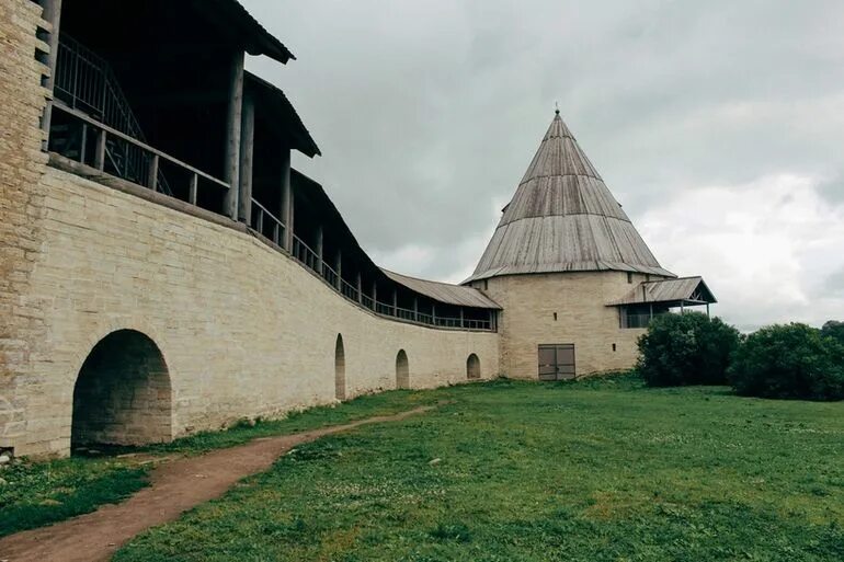 Старая ладога древняя крепость. Старая ладога древняя столица руси. Петрозаводск старая ладога. Староладожская крепость тихвинского монастыря. Петрозаводск старая ладога.