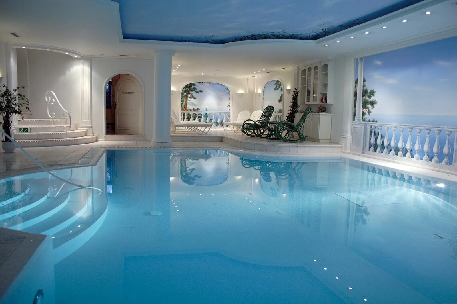 Красивый бассейн в доме. Комната с бассейном. Дизайн бассейна в частном доме. Большая комната с бассейном. Большие ванны бассейны